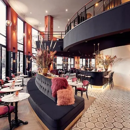 Отель Der Valk Theaterhotel De Oranjerie 4*
