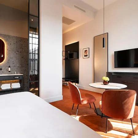 Отель Der Valk Theaterhotel De Oranjerie 4*