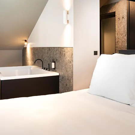 Отель Der Valk Theaterhotel De Oranjerie