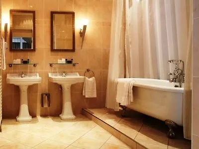 Отель Der Valk Theaterhotel De Oranjerie 4*