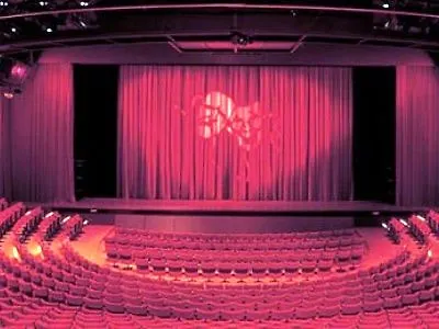 Отель Der Valk Theaterhotel De Oranjerie