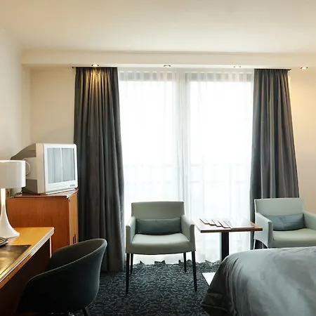 Отель Der Valk Theaterhotel De Oranjerie Рурмонд