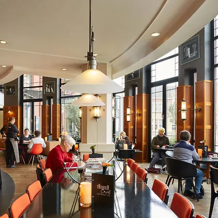 Отель Der Valk Theaterhotel De Oranjerie