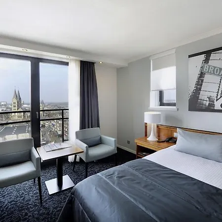 Отель Der Valk Theaterhotel De Oranjerie 4*