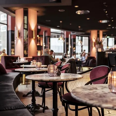 Отель Der Valk Theaterhotel De Oranjerie 4*
