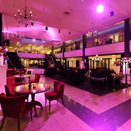 Отель Der Valk Theaterhotel De Oranjerie Рурмонд
