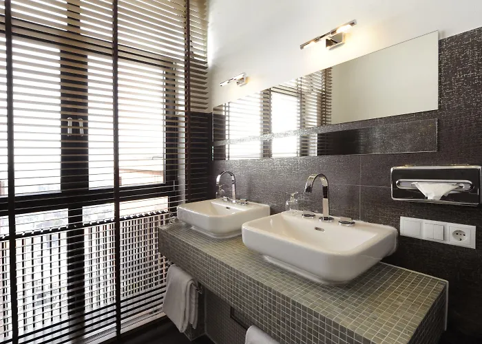 Hotel Der Valk Theaterhotel De Oranjerie 4*