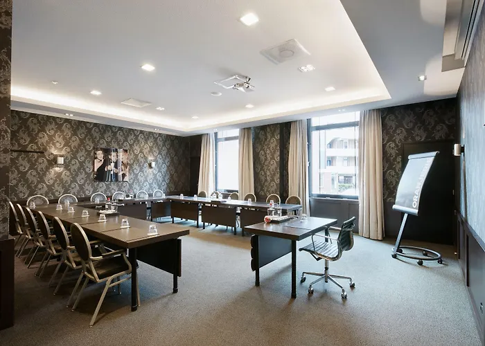 Der Valk Theaterhotel De Oranjerie Hotel 4*