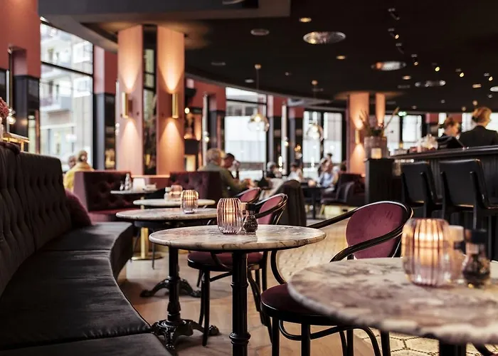 Hotell Der Valk Theaterhotel De Oranjerie 4*